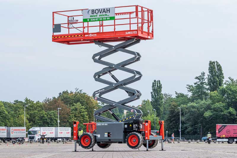 Diesel-Hybrid-Scherenbühne 12 m