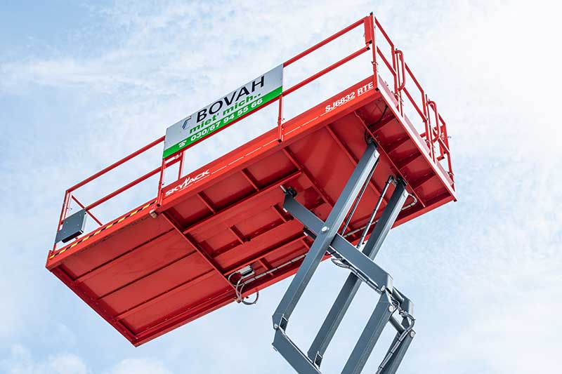 Diesel-Hybrid-Scherenbühne 12 m