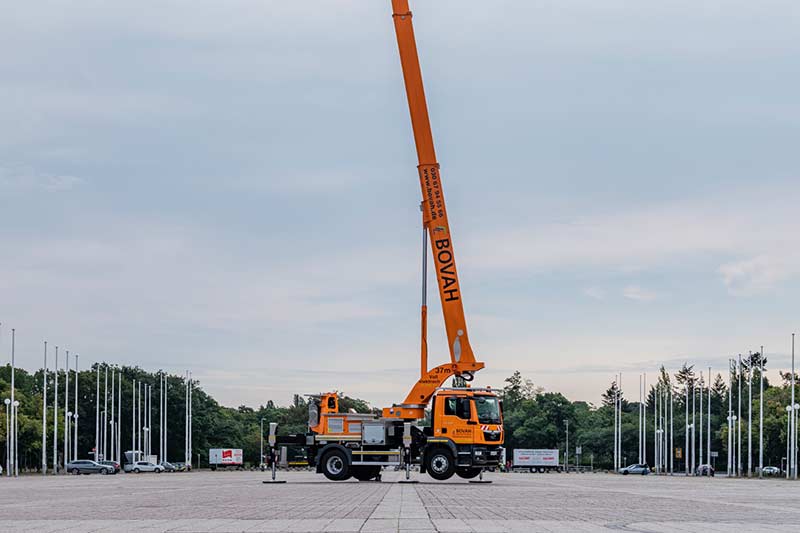 LKW-Arbeitsbühne 37 m